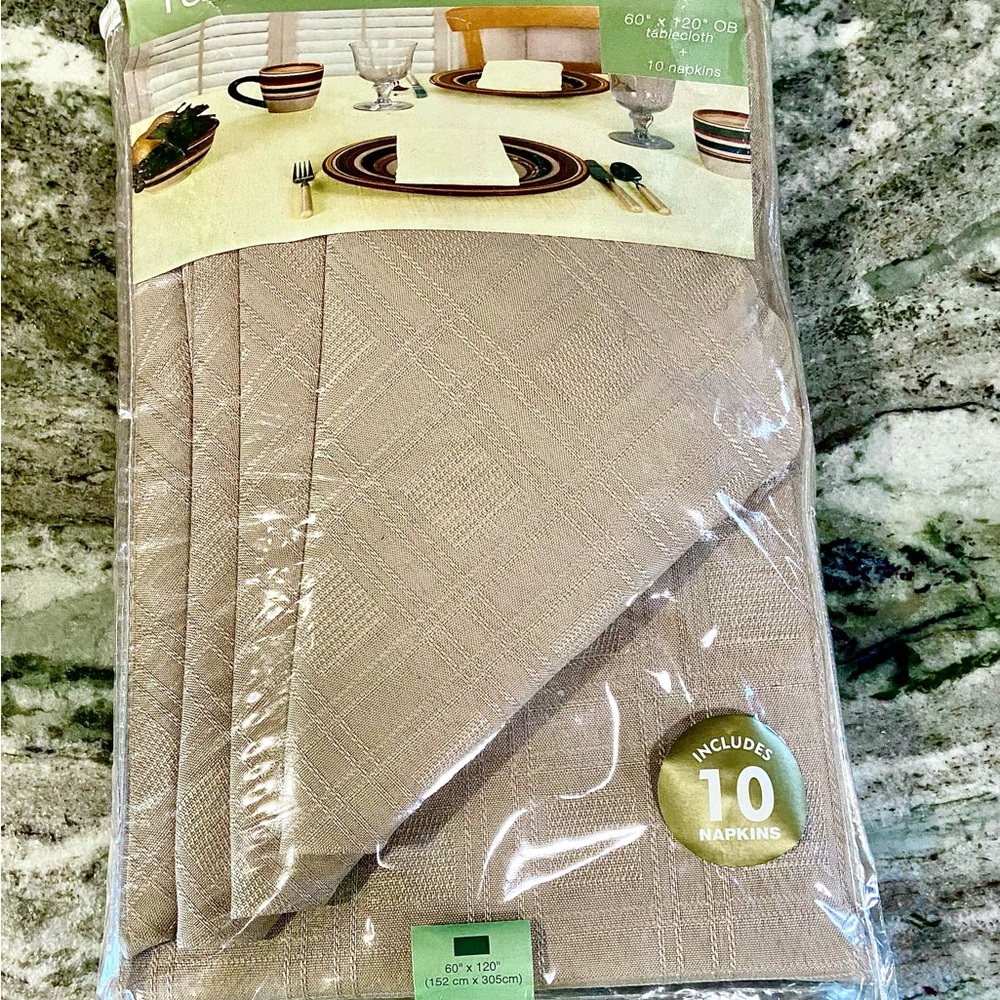 🍁 Fall & Thanksgiving! Taupe Beige Tablecloth Size 60”x120” plus 10 Napkins!🦃